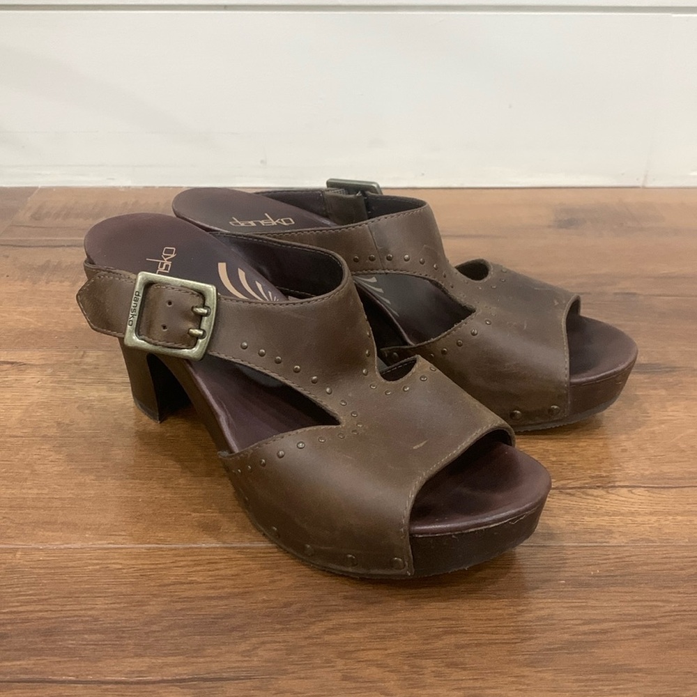 Dansko Ripley Brown Leather buckle clog Sandals Women’s Size 8.5 EU Size is 39